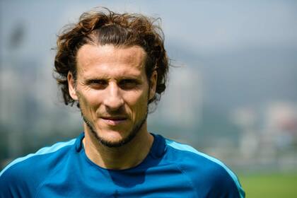 Diego Forlán permanecerá internado hasta el martes próximo en observación