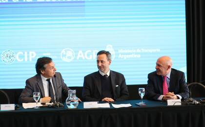 Diego Giuliano, Secretario de Transporte; José Beni, interventor de AGP y Jorge Durán, jefe de la secretaria de la CIP-OEA