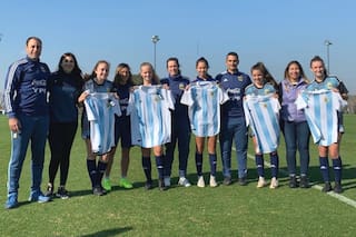 Cinco futbolistas de la selección argentina femenina denunciaron que un entrenador abusó de ellas