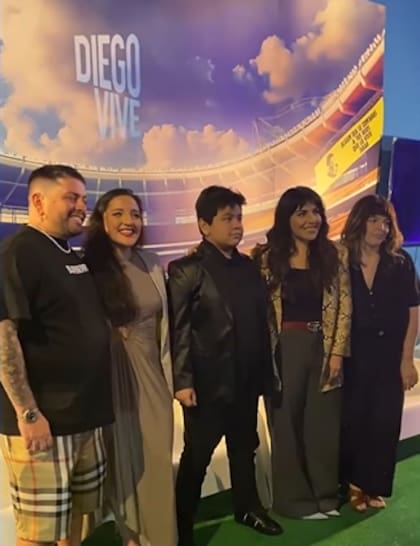 Diego Jr., Jana, Dieguito Fernando, Giannina y Dalma Maradona en mayo, durante la presentación de la muestra Diego Vive en Nápoles