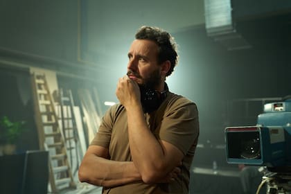 Diego Lerman es el director de "El hombre que amaba los platos voladores". Foto de Cleo Bouza/Netflix ©2024