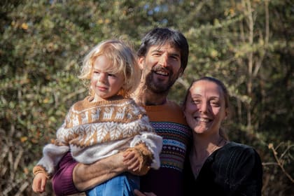 Diego, Luciana y su pequeño Jan.
