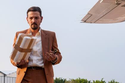 Diego Luna se luce como el expolicía Miguel Gallardo