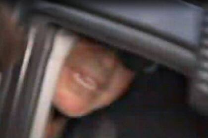 Diego Maradona al salir de la clínica