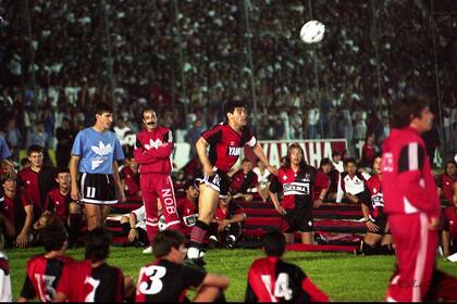 Diego Maradona en la entrada en calor para el amistoso de presentación con Emelec