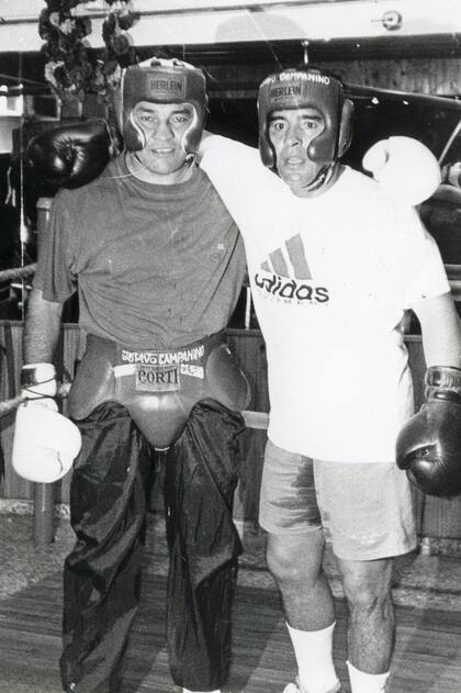 Diego Maradona junto con Miguel Angel Campanino: el boxeo fue clave en su preparación