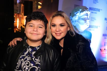 Diego Maradona Jr. y Verónica Ojeda. Madre e hijo fueron parte de la fiesta de inauguración del Diez