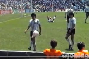 Las imágenes inéditas de Maradona en la final de México '86: lo que hizo con Cucciuffo antes de la consagración