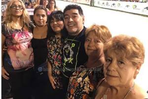 Las hermanas de Maradona, furiosas con quienes revelaron la junta médica