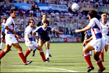 Diego Maradona, en el Mundial de 1990: Argentina no mostró un gran nivel, pero, con una mezcla de históricos y apuestas, alcanzó la final frente a Alemania
