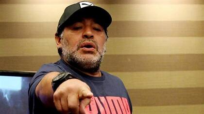 Otra pelea para Maradona y van...