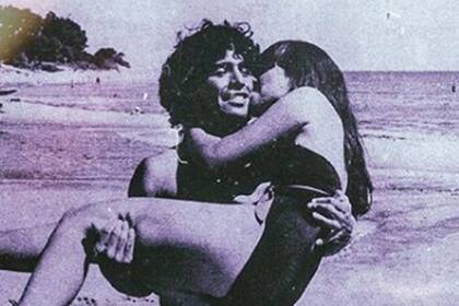 Diego Maradona y Claudia Villafañe en sus años de enamorados