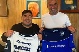 El presidente de Gimnasia siempre se hace notar: de la contratación a Maradona al escándalo ante Boca