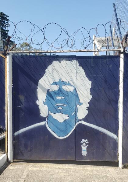 Diego Maradona y otro de los recuerdos en La Plata