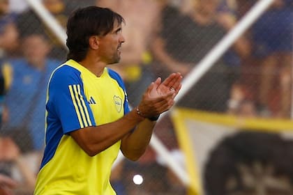 Diego Martínez cambió al disponer un 4-4-2 con dos centrodelanteros, pero el equipo funcionó nuevamente de a ratos; el nuevo entrenador de Boca tiene mucho por modificar todavía.