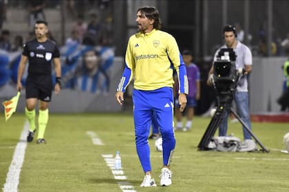 Diego Martínez, flamante DT de Boca, en el amistoso de pretemporada ante Gimnasia y Tiro