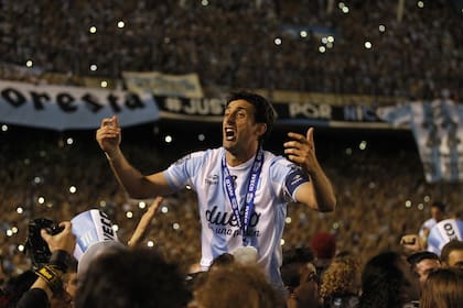Diego Milito festejando el título de 2014 con Racing
