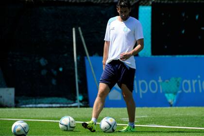 Diego Milito vuelve a la titularidad