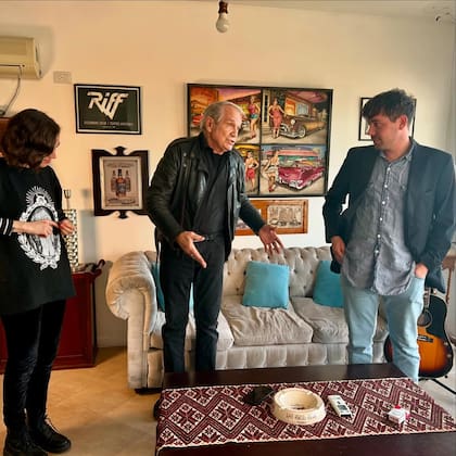 Diego Páez Vilaró con el músico Vitico Bereciartúa, de Riff