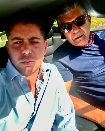 Diego Páez Vilaró junto a su padre, Carlitos Páez Vilaró