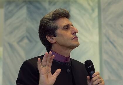 Diego Peretti como el pastor evangélico con aspiraciones políticas de El reino