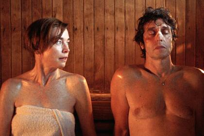Diego Peretti y Julianne Nicholson en Iniciales SG