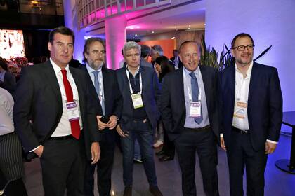 Diego Pino (Transclor); Tato Lanusse (consultor en comunicación); Mauricio Filiberti (Transclor) Fabián Perechnodnik (secretario general de la Gobernación)