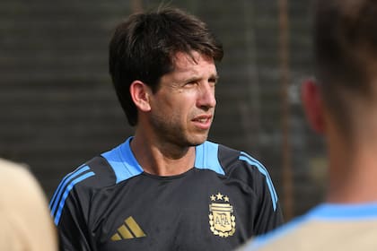 Diego Placente es el entrenador de la selección argentina Sub 17 en el Sudamericano de Colombia