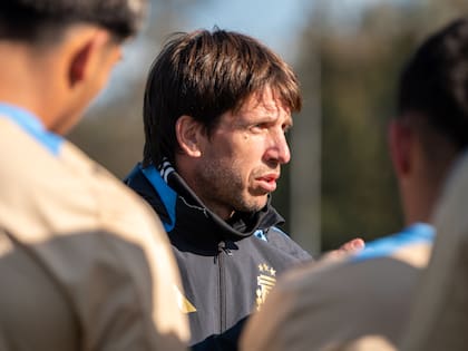Diego Placente es el entrenador de la selección argentina Su 20 que participa en el Mundial