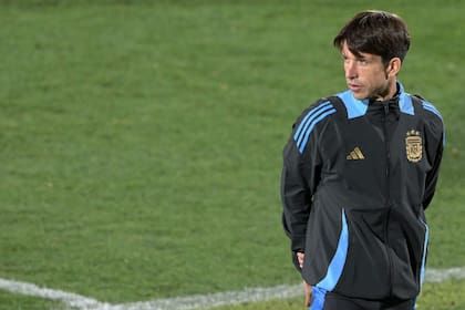 Diego Placente es el entrenador y gran maestros de los seleccionados juveniles Sub 20 y Sub 17