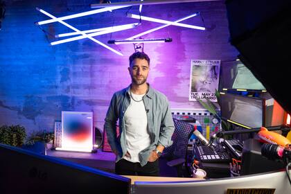 Diego Poggi armó su estudio mirando tutoriales por Youtube.