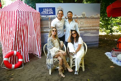 Diego Ramos, Nico Riera, Gloria Carrá y Julieta Ortega reestrenaron Sex a comienzos de enero en el América, luego de una gira que los llevó por todo el país; el grupo es uno de los más compinches de la temporada