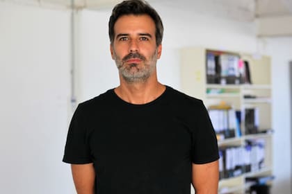 Diego Rey, el artista plástico de Trelew que trabaja con Adriá