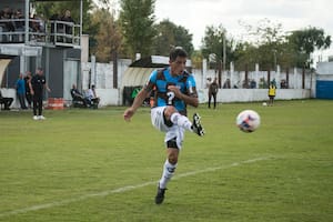 Fue campeón con Boca y San Lorenzo, y a los 42 años sigue jugando: "Mientras las piernas me den..."