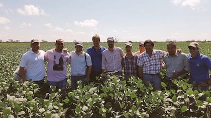 Diego Sánchez Granel junto al equipo de Man Agro