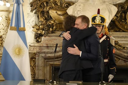 Diego Santilli con el presidente Javier Milei el día que asumió como ministro del Interior