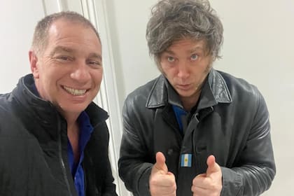 Diego Santilli junto a Javier Milei, tras la reunión en Olivos de este domingo.