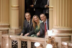 Diego Santilli, Karina Milei y Manuel Adorni en la jura de los nuevos senadores