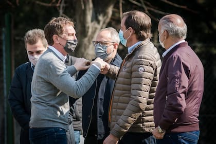 Diego Santilli saluda a Ritondo, Garro, Valenzuela y Grindetti