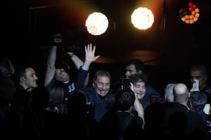 El Presidente desembarca en Mar del Plata y LLA apuesta a remontar con Santilli como nuevo primer candidato