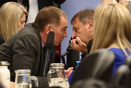 Diego Santilli y Oscar Zago en la comisión