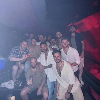 Diego Schwartzman en un boliche de Ibiza con sus amigos