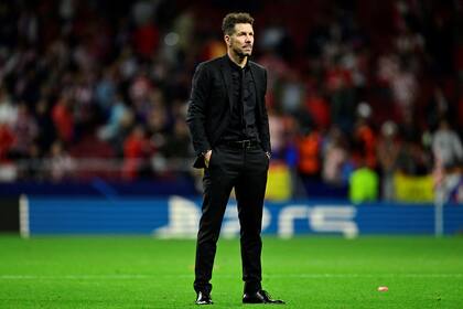 Diego Simeone, frustrado, tras la eliminación de Atlético de Madrid en la Champions 