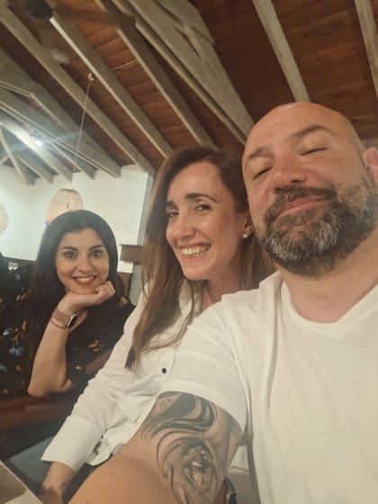 Diego Spagnuolo, con Marcela Pagano y Victoria Villarruel, en la campaña de 2023