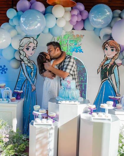 Diego Topa celebró el cumpleaños número 5 de su hija con temática de Frozen (Foto: Instagram @diegotopaok)