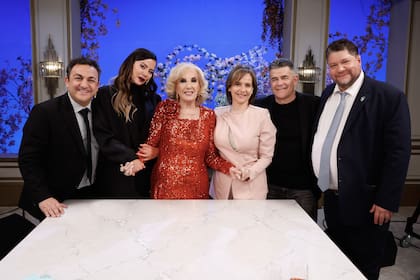 Diego Topa, Karina Jelinek, Gabriela Toscano, Julian Weich y Nicolás Wiñazki, los invitados de la noche