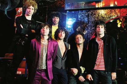 Diego Tuñón, Adrián Dárgelos, Panza Castellano, Diego Rodríguez, Gabo Manelli (fallecido en 2008) y Mariano Roger