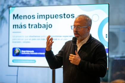 Diego Valenzuela, intendente de Tres de Febrero