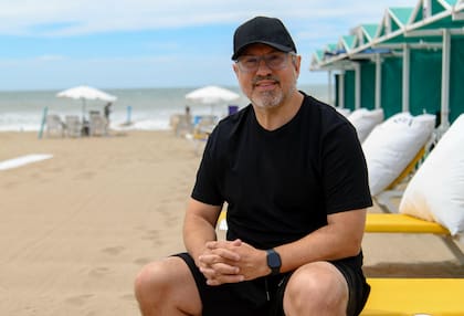 Diego Valenzuela habla de la política desde Pinamar.