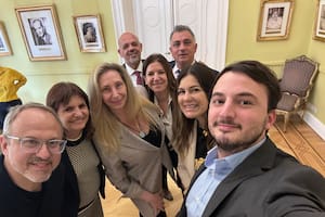 Diego Valenzuela, Karina Milei y Patricia Bullrich, junto a los diputados y senadores en la Casa Rosada